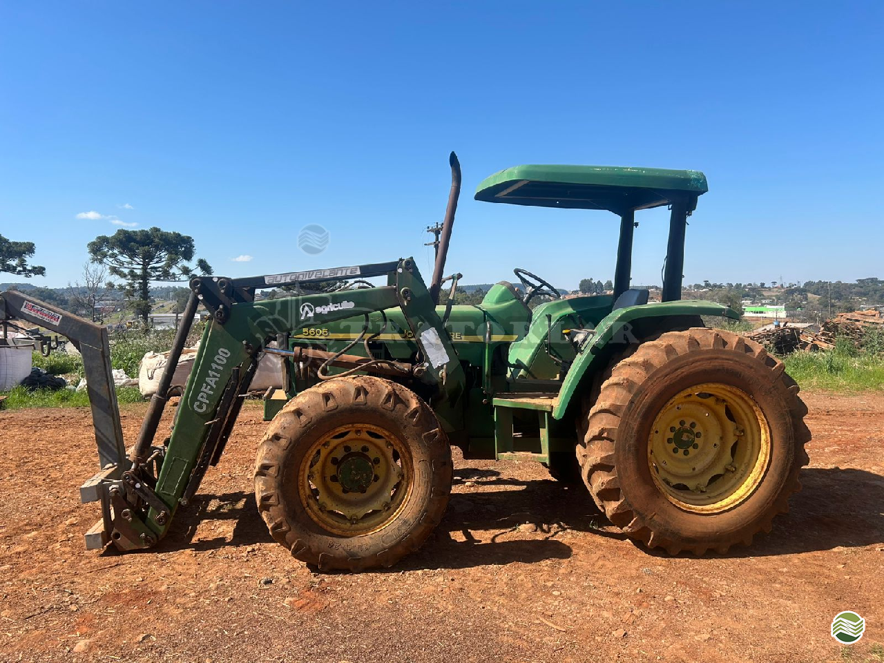 TRATOR JOHN DEERE JOHN DEERE 5605 Tração 4x4 Tratorlar LARANJEIRAS DO SUL PARANÁ PR